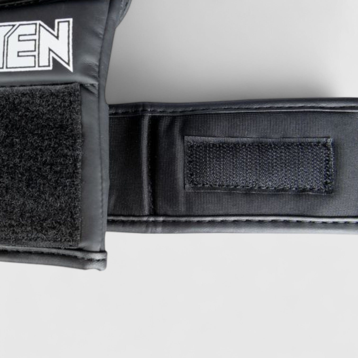 TOP TEN MMA - Contender Sparringshansker - CombatStore.no