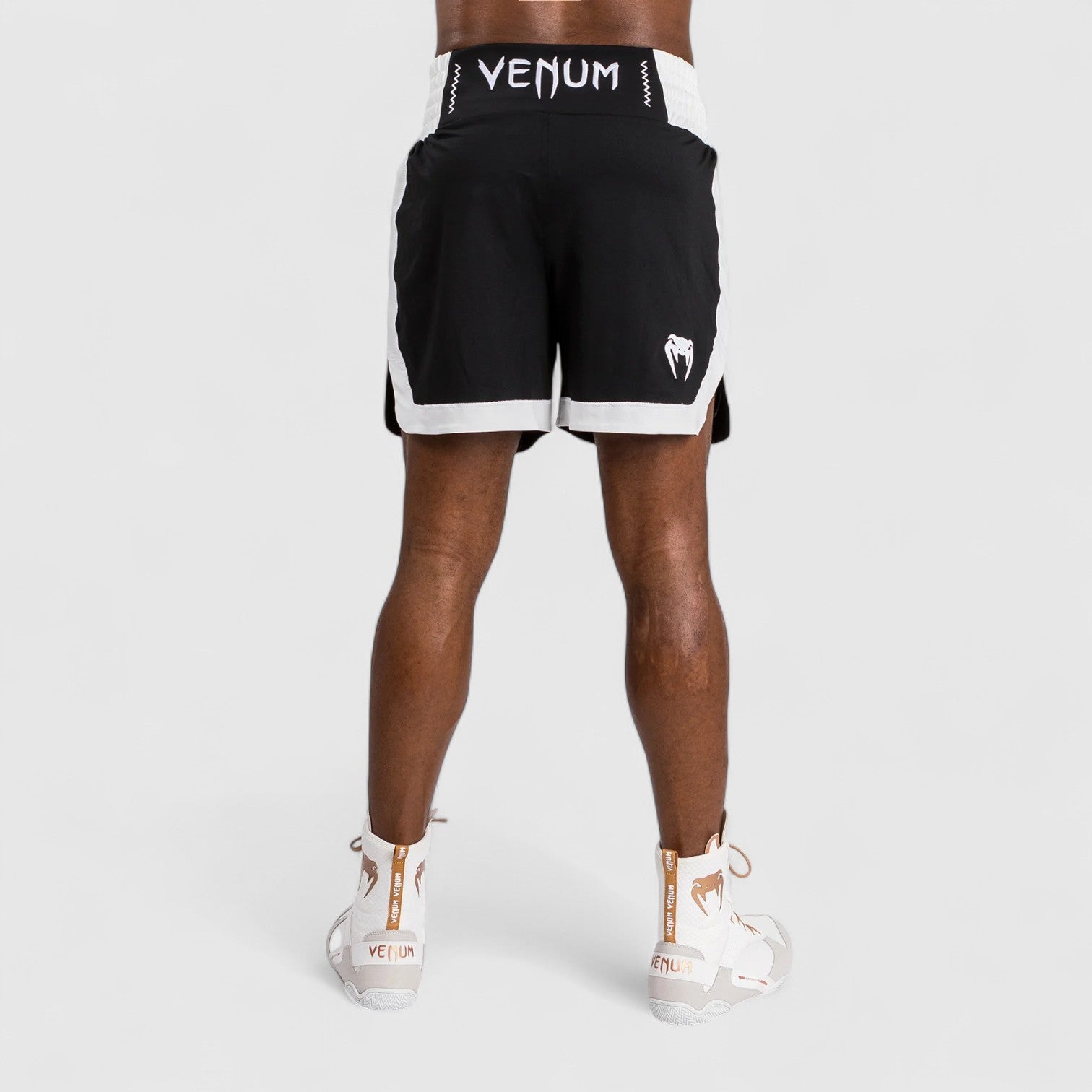 VENUM Classic bokseshort PRO Svart og Hvit - CombatStore.no