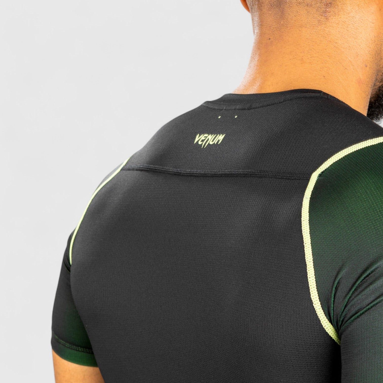 VENUM Fusion 2.0 Rashguard med korte ermer - CombatStore.no