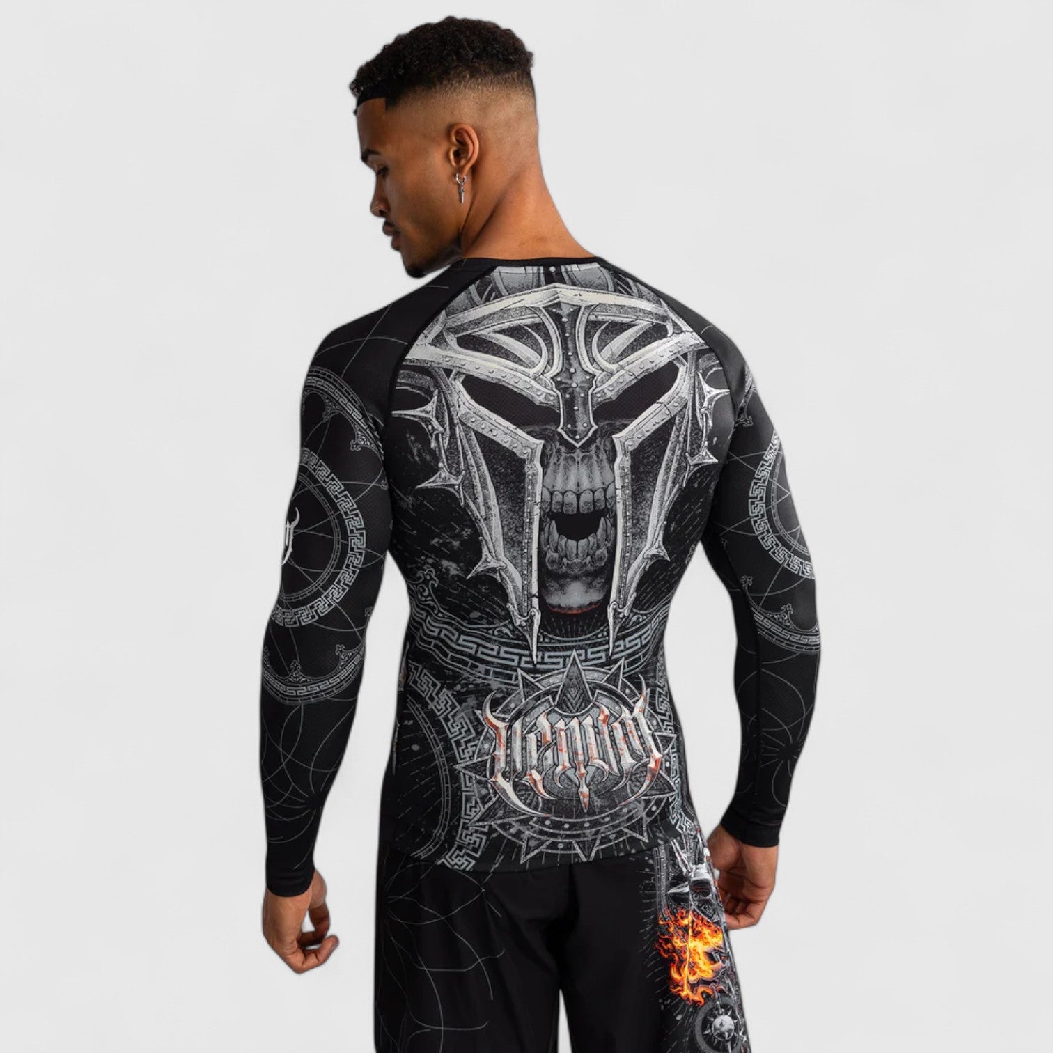 VENUM Gladiator 5.0 rashguard med lange armer - CombatStore.no