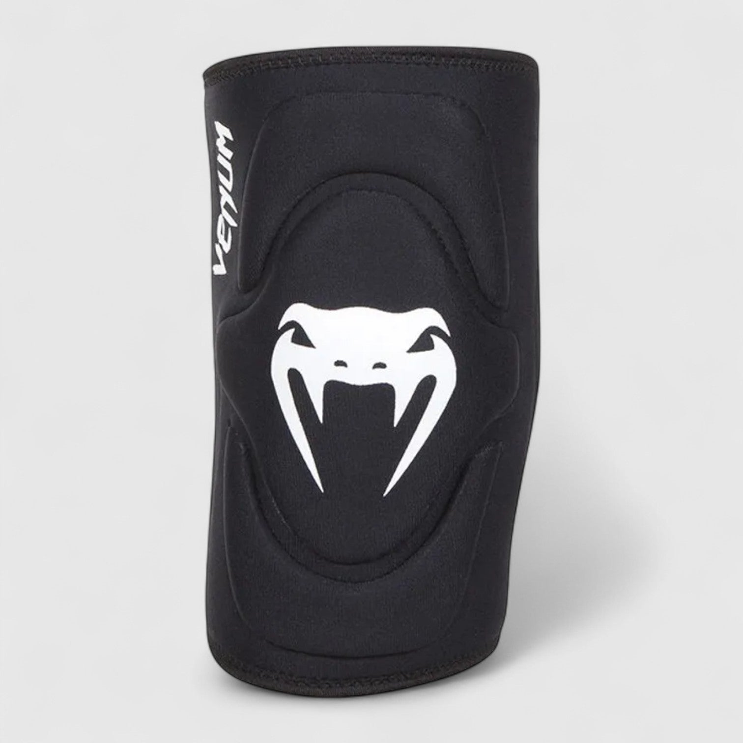 VENUM Kontact Evo Knebeskytter - Svart/Hvit - CombatStore.no