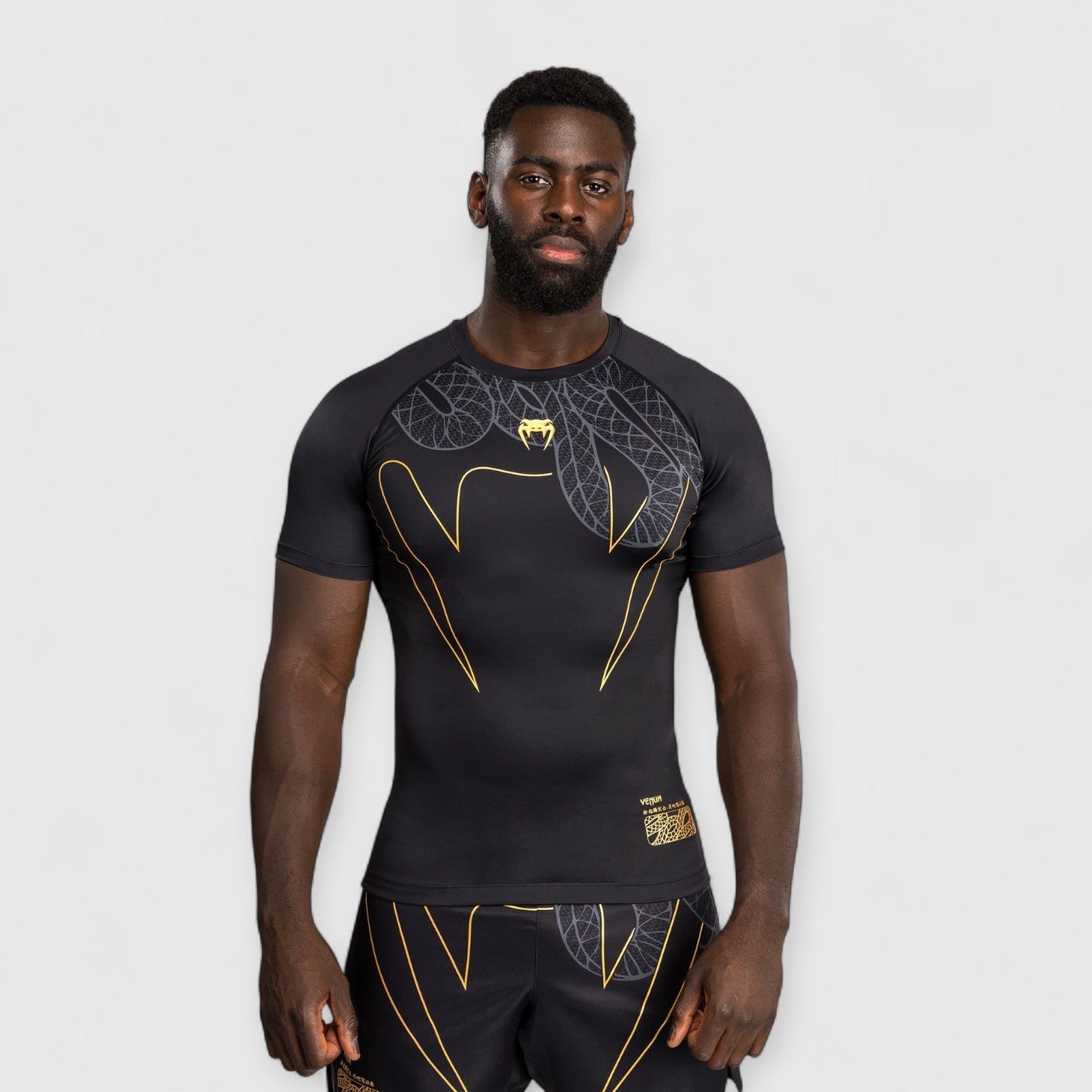VENUM Serpenti Rashguard med korte ermer - CombatStore.no