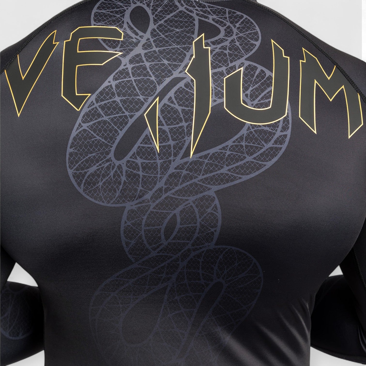 VENUM Serpenti Rashguard med korte ermer - CombatStore.no