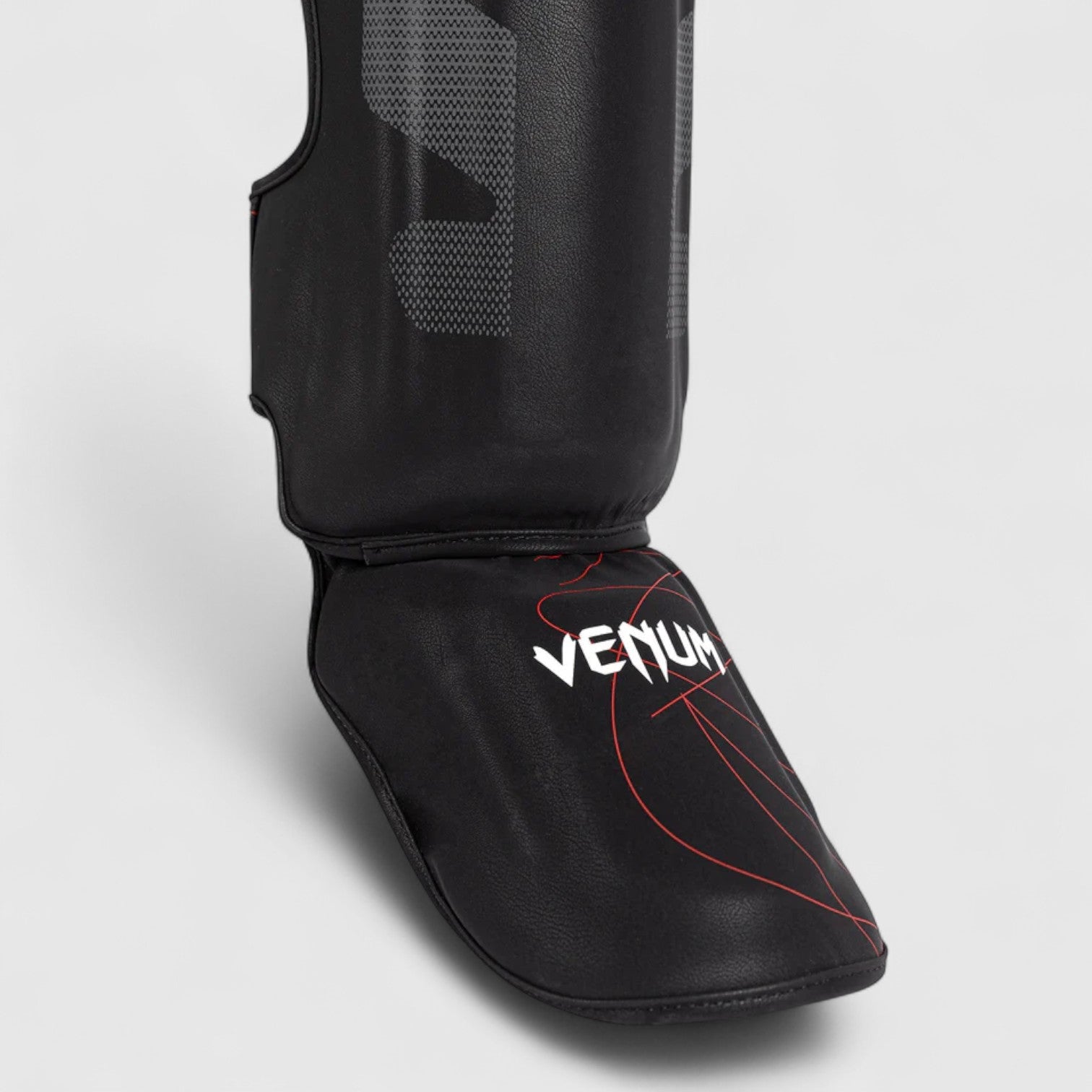 VENUM Tactical XT Shinguards - Svart og Rød - CombatStore.no