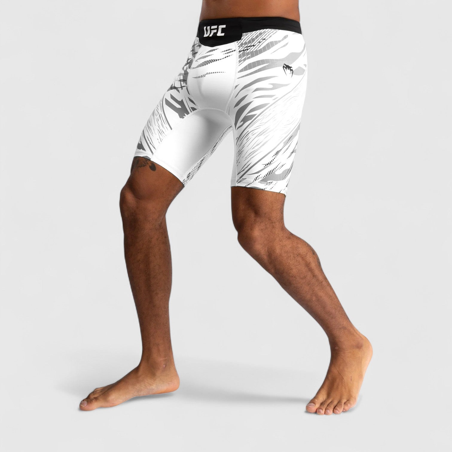 VENUM UFC Fusion Fight Night Vale Tudo Fight Shorts Hvit - CombatStore.no