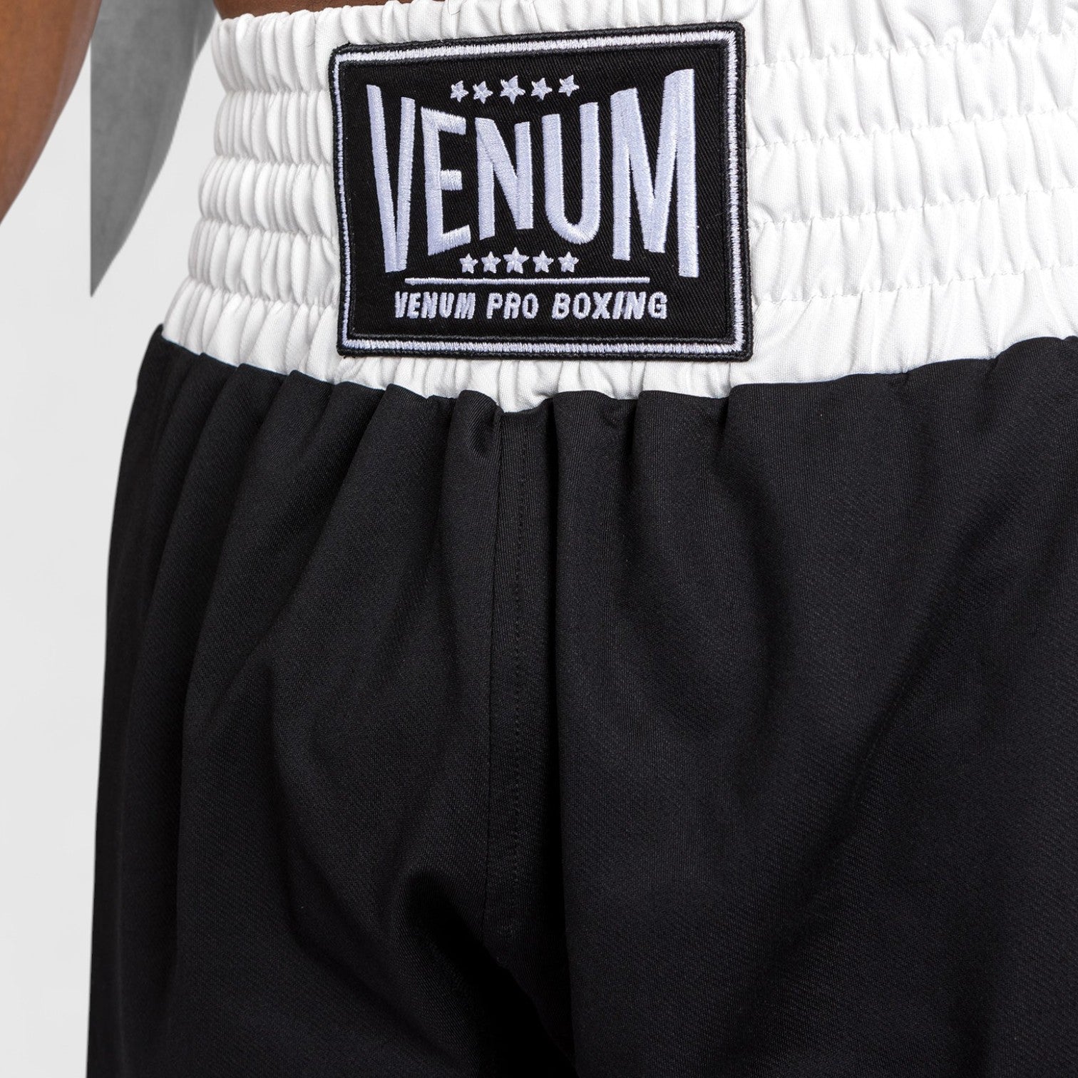 VENUM Classic bokseshort PRO Svart og Hvit - CombatStore.no