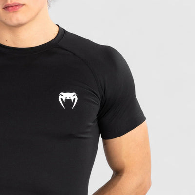 VENUM Contender rashguard med korte armer - CombatStore.no