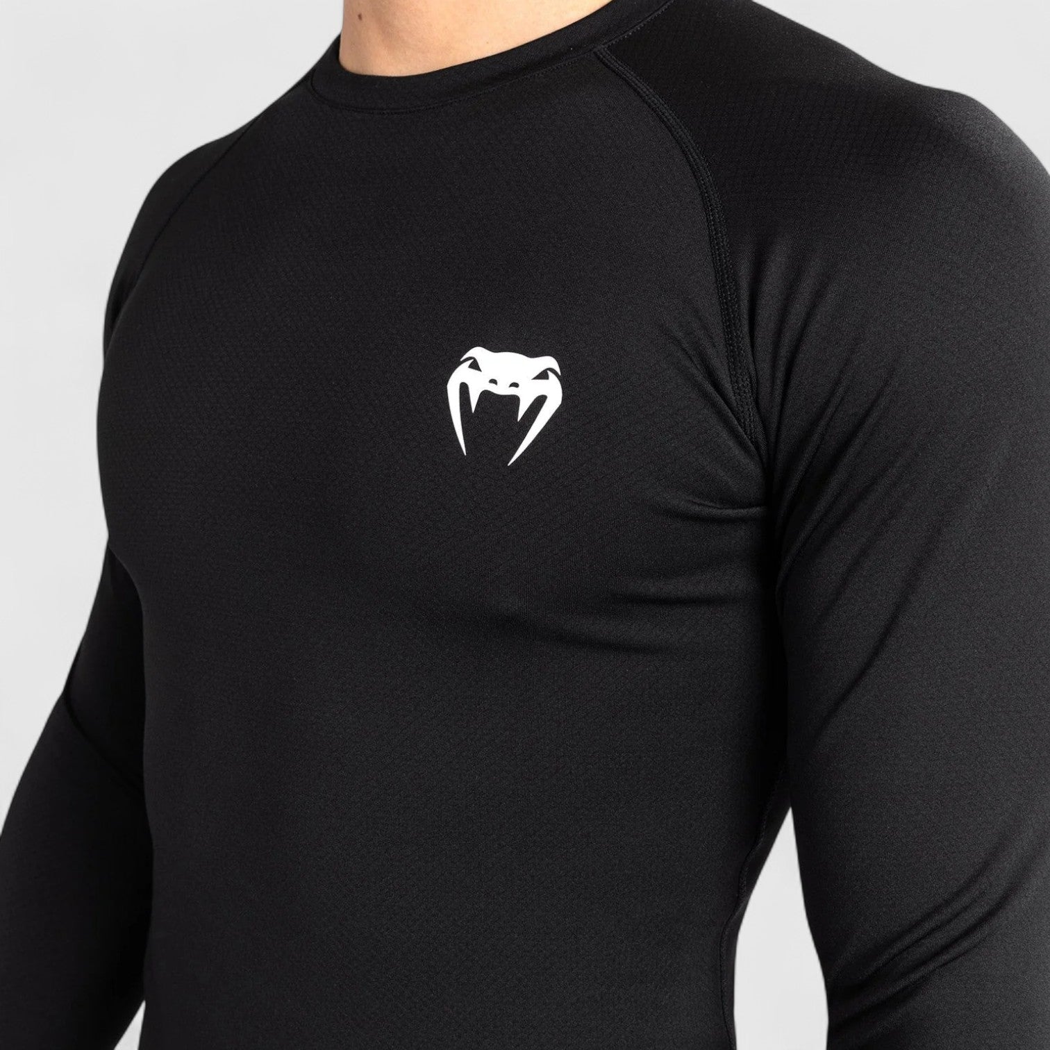 VENUM Contender rashguard med lange armer - CombatStore.no