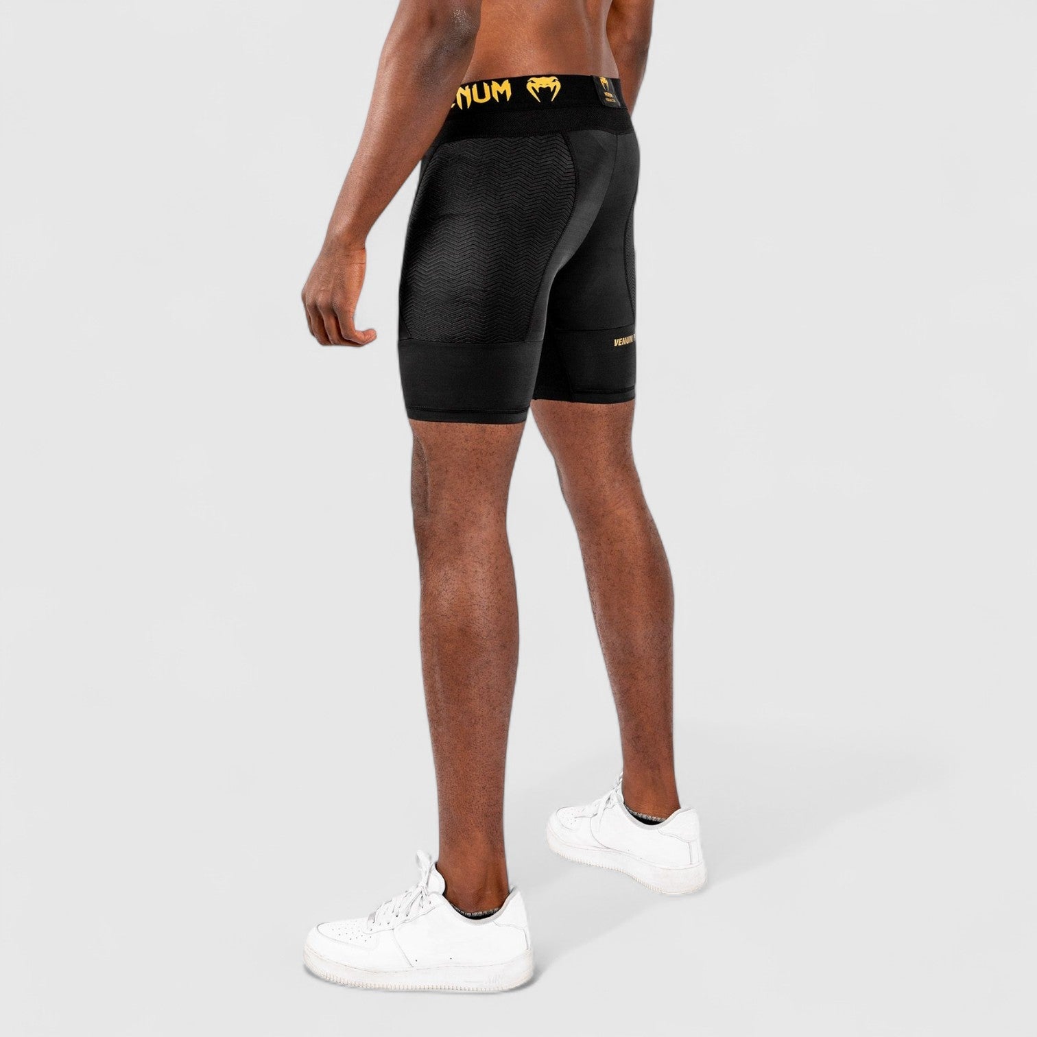 VENUM G - FIT Kompresjonsshorts - Svart/Gull - CombatStore.no