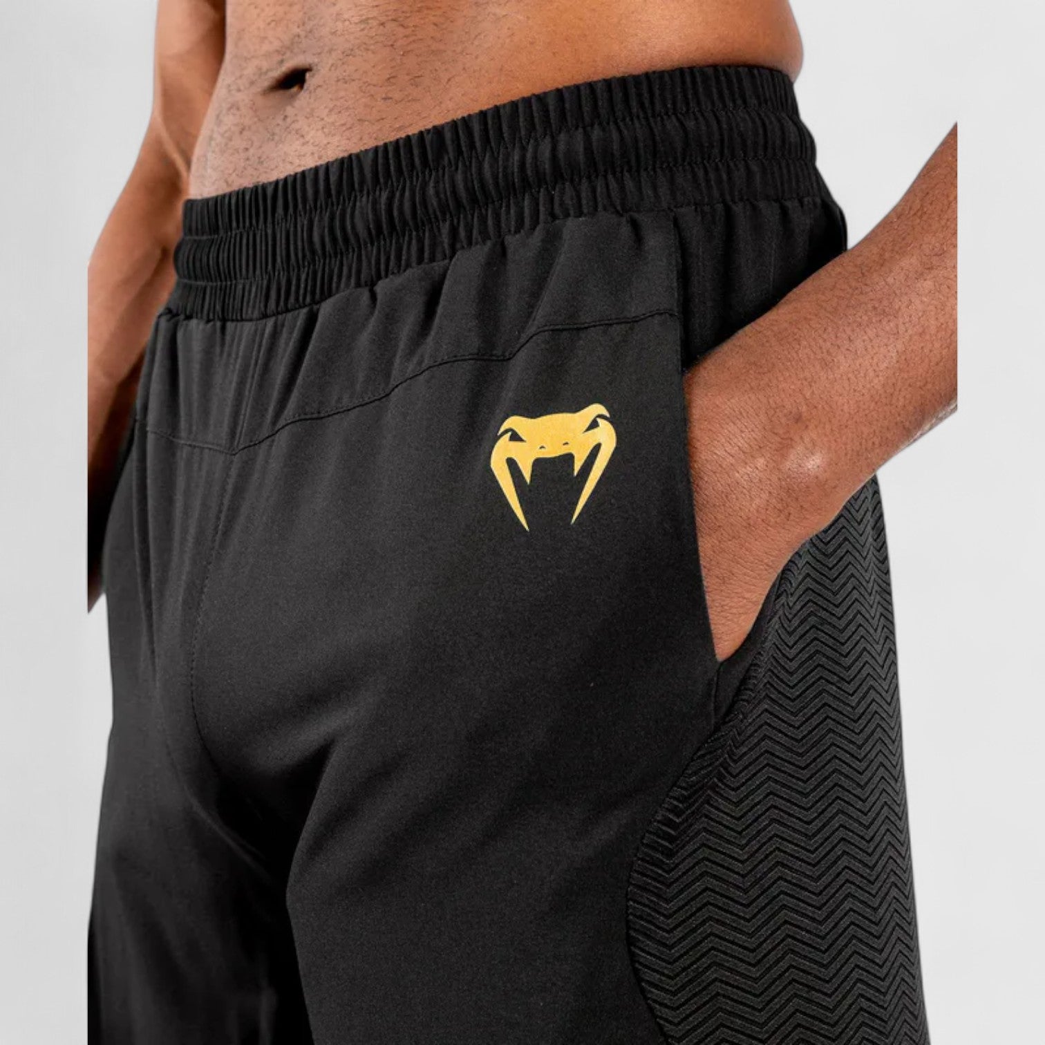 VENUM G - FIT Treningsshorts - Svart/Gull - CombatStore.no