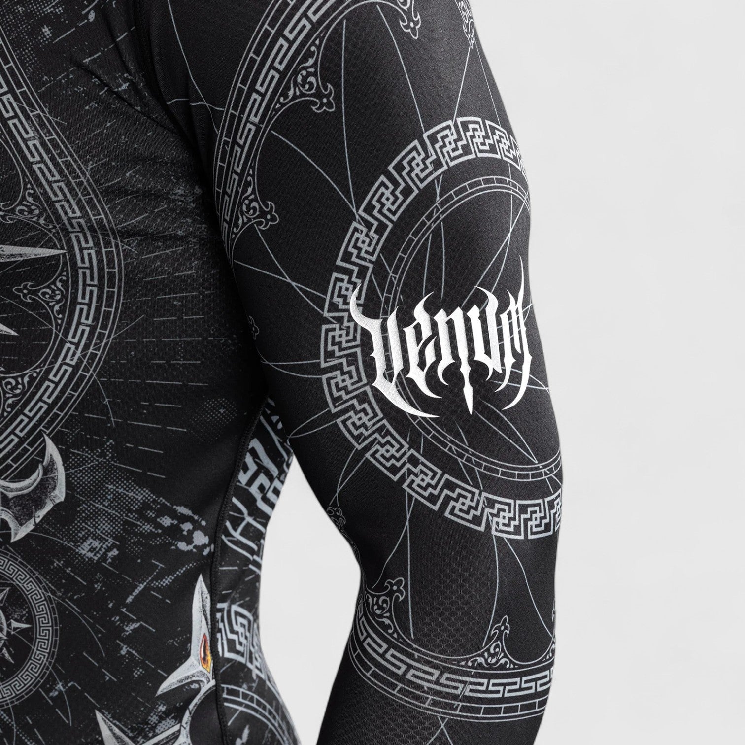 VENUM Gladiator 5.0 rashguard med lange armer - CombatStore.no