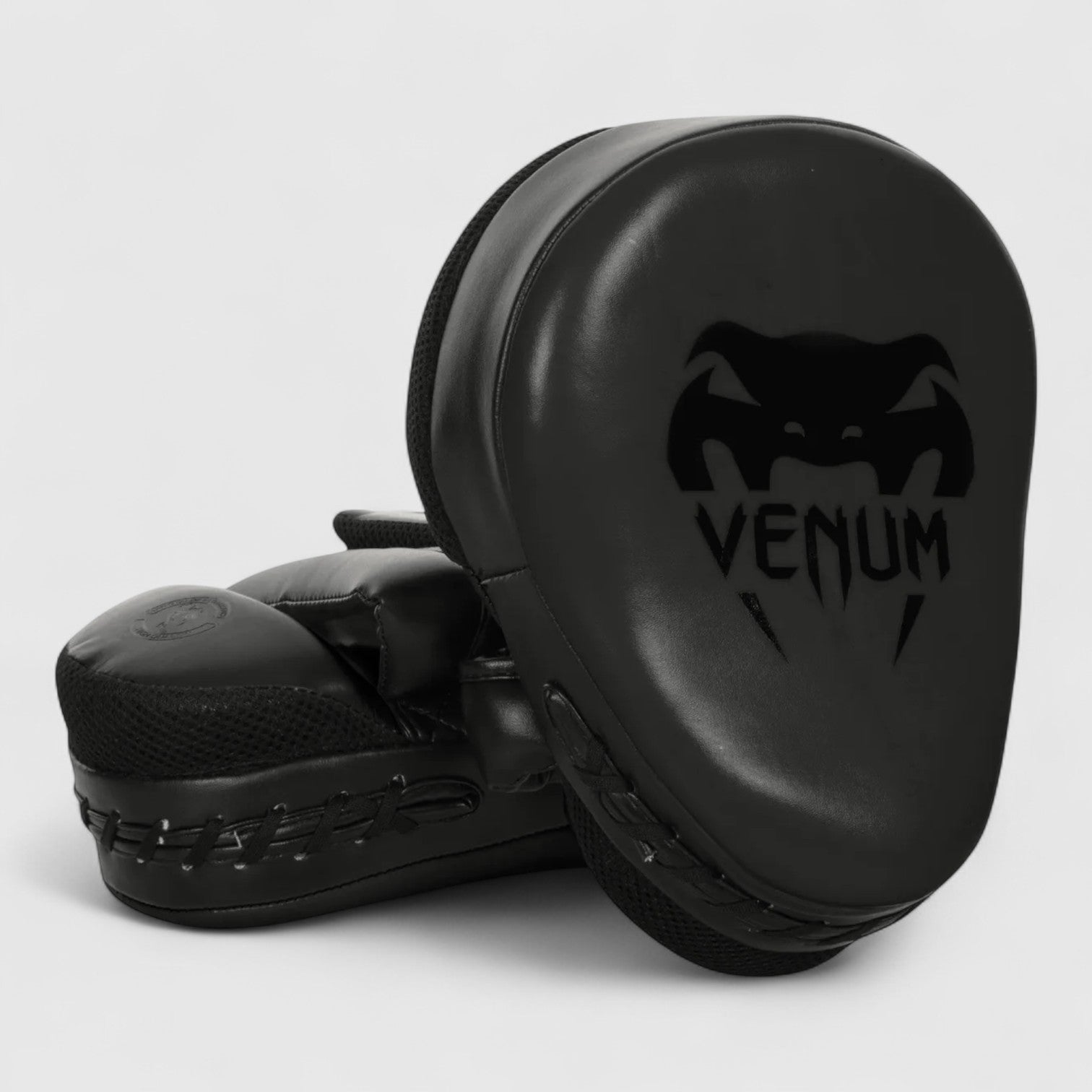 VENUM Light Focus mitts slagputer - Par - Svart - CombatStore.no