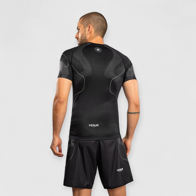 VENUM Nexus Rashguard med korte ermer - CombatStore.no