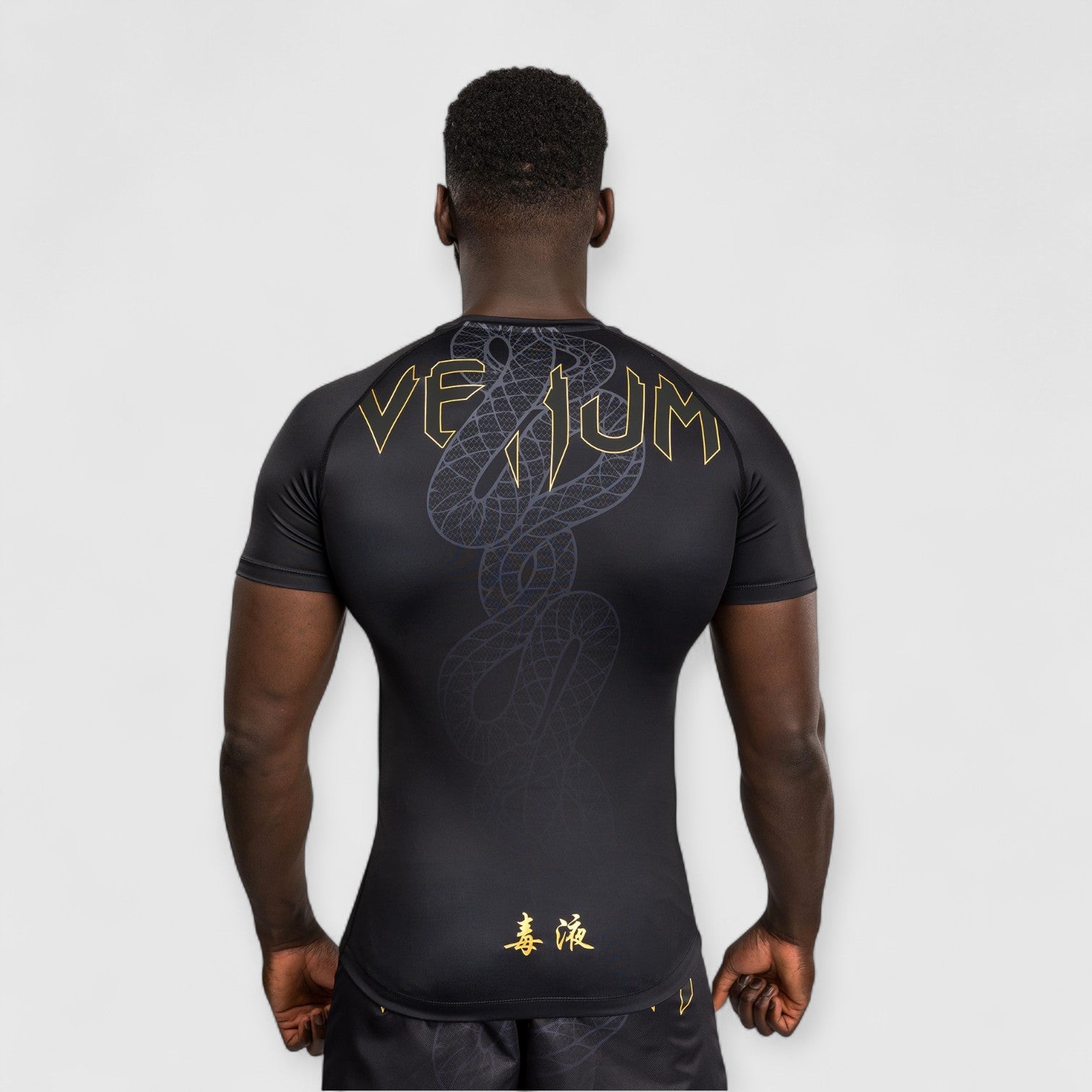 VENUM Serpenti Rashguard med korte ermer - CombatStore.no
