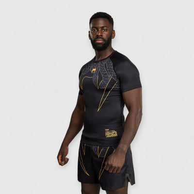 VENUM Serpenti Rashguard med korte ermer - CombatStore.no