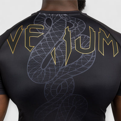 VENUM Serpenti Rashguard med korte ermer - CombatStore.no