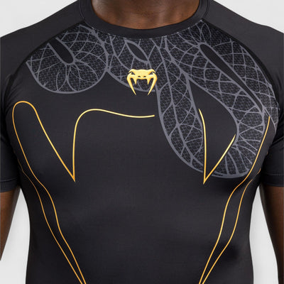 VENUM Serpenti Rashguard med korte ermer - CombatStore.no
