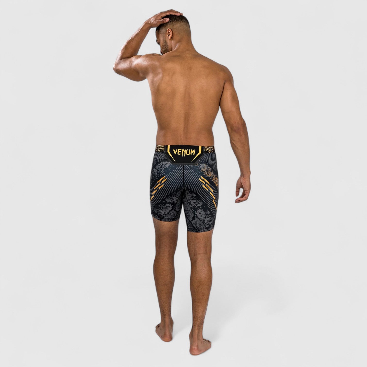 VENUM UFC Adrenaline Vale tudo shorts Svart/Gull - CombatStore.no