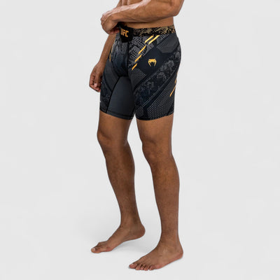 VENUM UFC Adrenaline Vale tudo shorts Svart/Gull - CombatStore.no